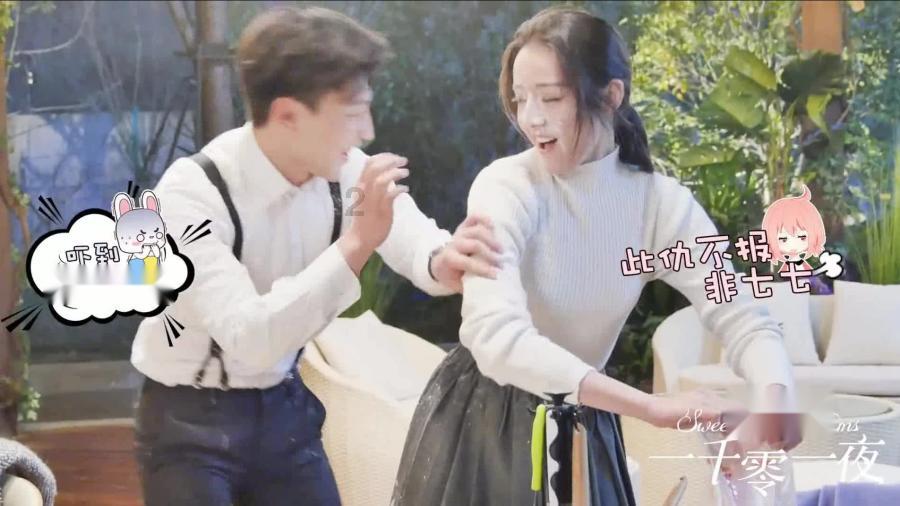 豆娃踢足球