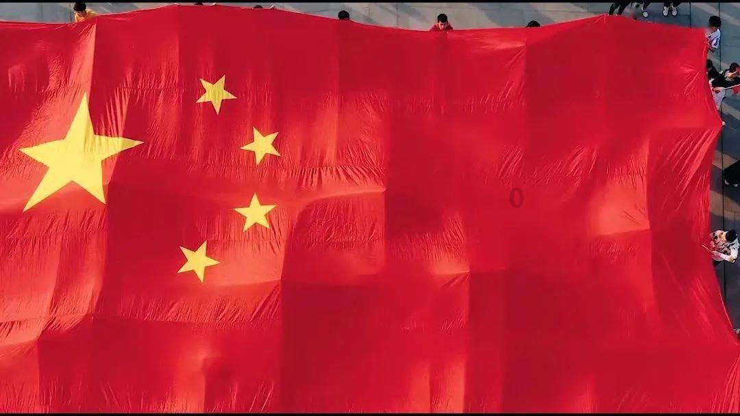 逃离电梯间